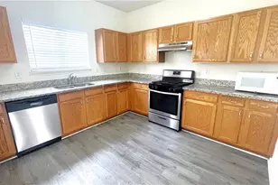1465 Leisure Lake Dr, Lawrenceville, GA 30044 - Photo 5