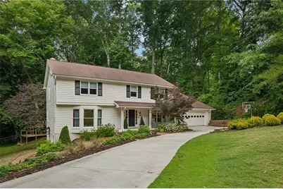 4860 Longchamps Drive NE, Atlanta, GA 30319 - Photo 3