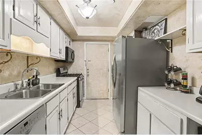 6851 Roswell Road #D17, Atlanta, GA 30328 - Photo 9