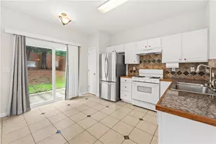 2704 Regent Walk Dr, Duluth, GA 30096 - Photo 9