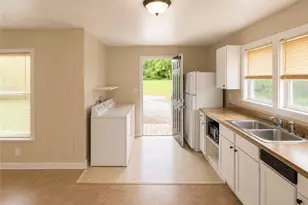 2173 Castlewood St, East Point, GA 30334 - Photo 9