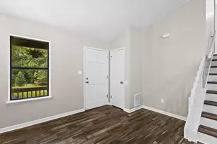 1055 Chapman Ln, Stone Mountain, GA 30088 - Photo 5