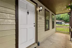 1055 Chapman Ln, Stone Mountain, GA 30088 - Photo 3