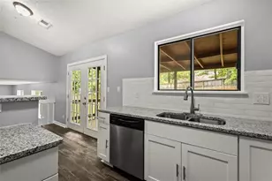 1055 Chapman Ln, Stone Mountain, GA 30088 - Photo 17