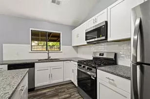 1055 Chapman Ln, Stone Mountain, GA 30088 - Photo 17