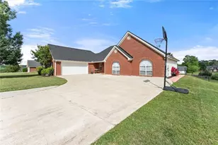4518 Summerset Dr, Gainesville, GA 30507 - Photo 5