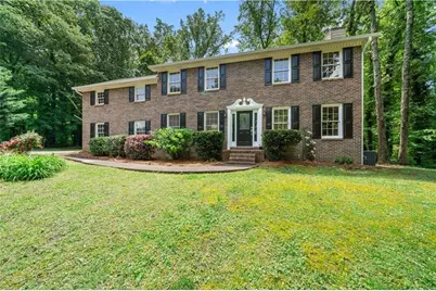 4752 Forest Glen Court NE, Marietta, GA 30066 - Photo 3