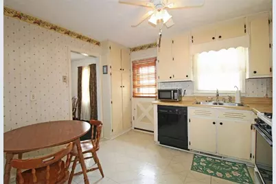 1630 Dove Court SW, Marietta, GA 30064 - Photo 9