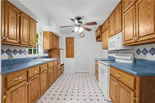 391 Beaumont Dr, Stone Mountain, GA 30087 - Photo 9