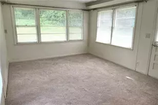 547 Rebecca St, Lawrenceville, GA 30046 - Photo 3