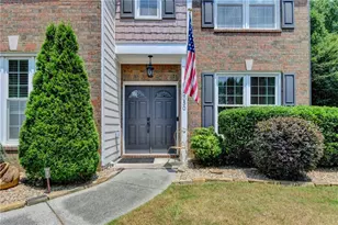 2050 Winthrope Cmns, Alpharetta, GA 30009 - Photo 3