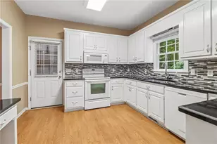 8215 Stonebrook Ct, Cumming, GA 30040 - Photo 13