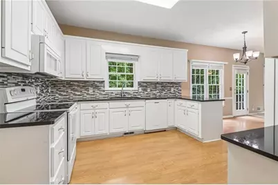 8215 Stonebrook Court, Cumming, GA 30040 - Photo 11