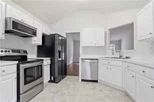 65 Williams Ct, Hoschton, GA 30548 - Photo 3