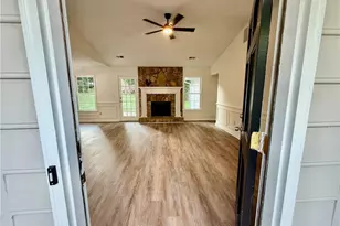 2060 Darrel Ln, Lawrenceville, GA 30046 - Photo 3