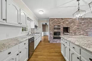 4943 Vernon Oaks Dr, Dunwoody, GA 30338 - Photo 13