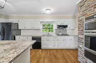 4943 Vernon Oaks Dr, Dunwoody, GA 30338 - Photo 11