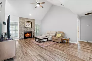 727 8 Point Ct, Suwanee, GA 30024 - Photo 5