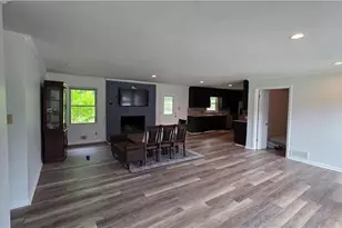 5201 Vivid Dr, Stone Mountain, GA 30087 - Photo 5
