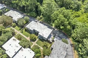311 Lakemoore Dr, Atlanta, GA 30342 - Photo 11