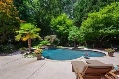 1900 Danforth Pointe Drive NE, Marietta, GA 30066 - Photo 9
