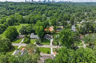 500 Carolwood Ln, Atlanta, GA 30342 - Photo 37