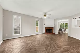 370 Manor Glen Dr, Suwanee, GA 30024 - Photo 7