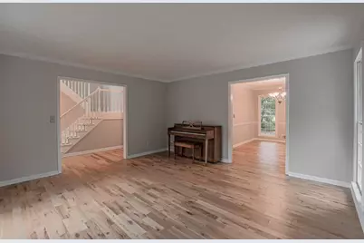 2451 Meadowglen Trail, Snellville, GA 30078 - Photo 5