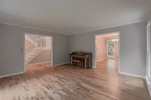 2451 Meadowglen Trail, Snellville, GA 30078 - Photo 5