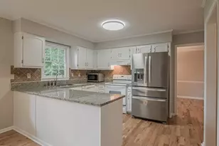2451 Meadowglen Trail, Snellville, GA 30078 - Photo 11