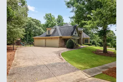 5707 Allee Way, Braselton, GA 30517 - Photo 9