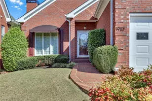 1910 Stockton Walk Ln, Snellville, GA 30078 - Photo 3