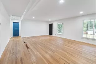 1685 Dunwoody Pl NE, Atlanta, GA 30324 - Photo 3