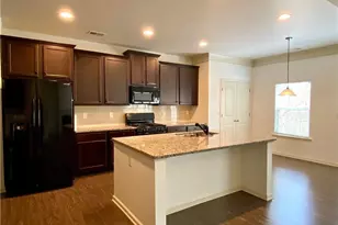 611 Stonehurst Ln, Canton, GA 30114 - Photo 3