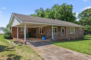 422 Bartson St, Lavonia, GA 30553 - Photo 1