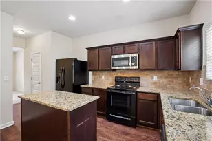 415 Sonja Ln, Loganville, GA 30052 - Photo 5