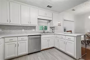 7505 St Charles Square, Roswell, GA 30075 - Photo 13