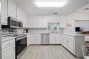 7505 St Charles Square, Roswell, GA 30075 - Photo 11