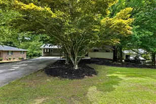 1694 Rhonda Ln, Stone Mountain, GA 30087 - Photo 5
