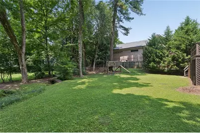 3920 Peachtree Dunwoody Road NE, Atlanta, GA 30342 - Photo 23