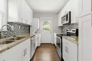 2705 Lincoln Ct NW, Atlanta, GA 30318 - Photo 3