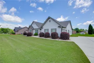 818 Bradmore Ct, Hoschton, GA 30548 - Photo 3