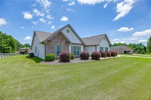 818 Bradmore Ct, Hoschton, GA 30548 - Photo 3