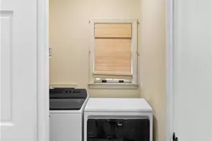 1556 Walthall Ct NW, Atlanta, GA 30318 - Photo 23