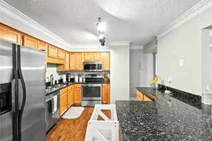 184 Peachtree Hollow Ct, Atlanta, GA 30328 - Photo 9