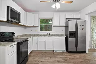 4894 Candlewood Ln, Stone Mountain, GA 30088 - Photo 13