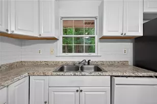 4894 Candlewood Ln, Stone Mountain, GA 30088 - Photo 15
