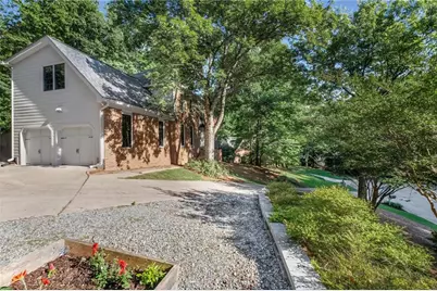 140 N Bluff, Alpharetta, GA 30004 - Photo 39