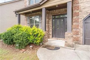 29 Bay Crest Ct, Loganville, GA 30052 - Photo 3