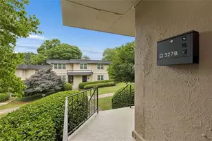 327 Lakemoore Dr, Atlanta, GA 30342 - Photo 3